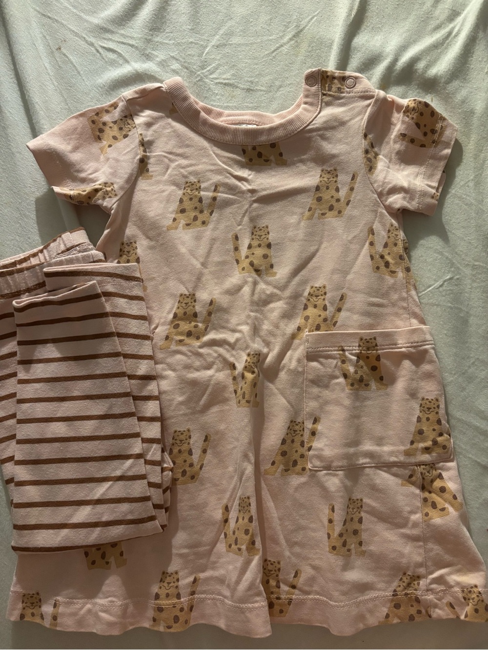 Hanna Andersson Pale Pink Cat Print Pajama Set with Tan Accents